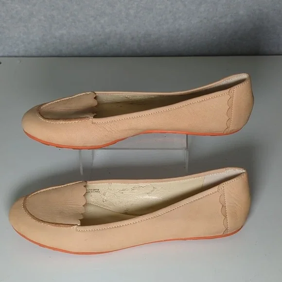 Tahari Ballet Flat Shoes Doll Shoes Gwen Beige Scalloped Leather 9M - Picture 2 of 8